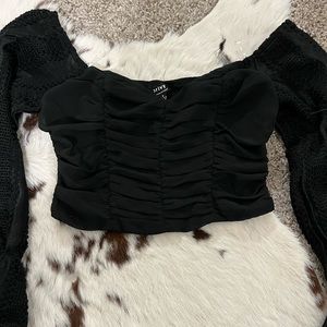 black long sleeve crop top